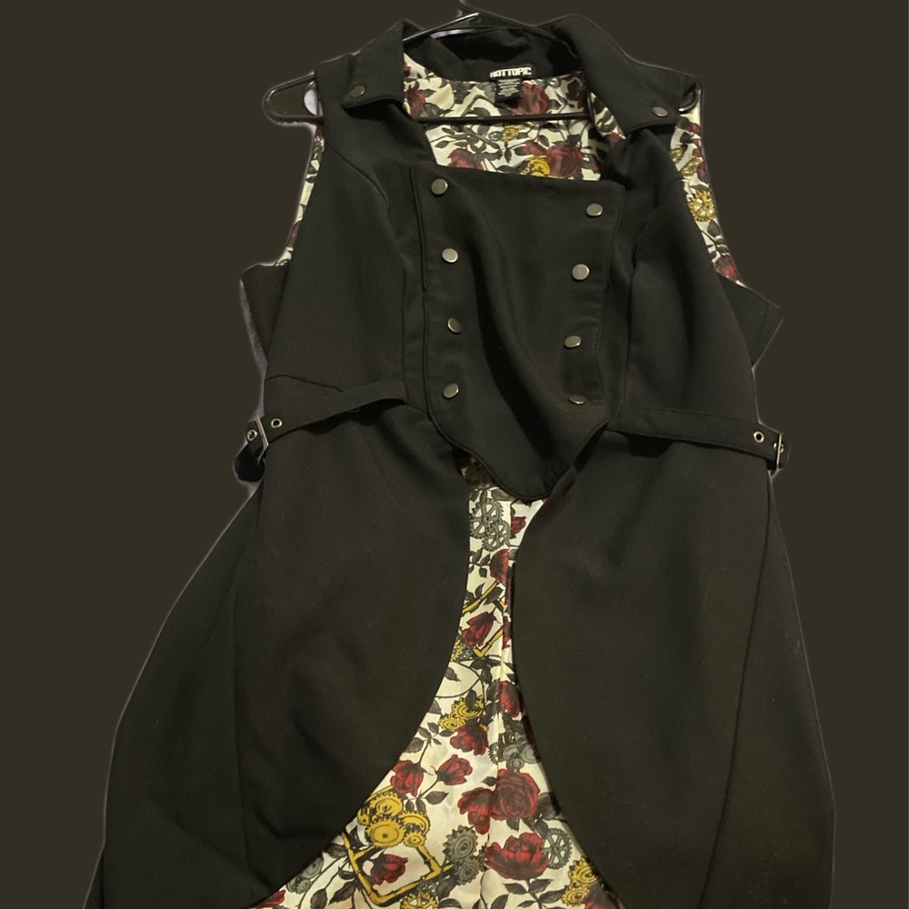 Hot topic tail coat top. Size 2XL steampunk vibe rose print inside. Black.